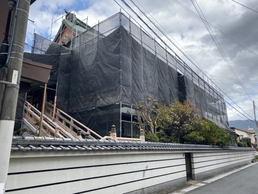   福岡県北九州市小倉南区八幡町　外壁外塀補修塗装工事　レガロ（特殊チタン配合高耐候性シリコン）　施工中